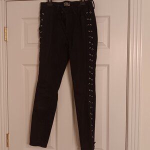 Bold Elements Black side laced 10 curvy/skinny